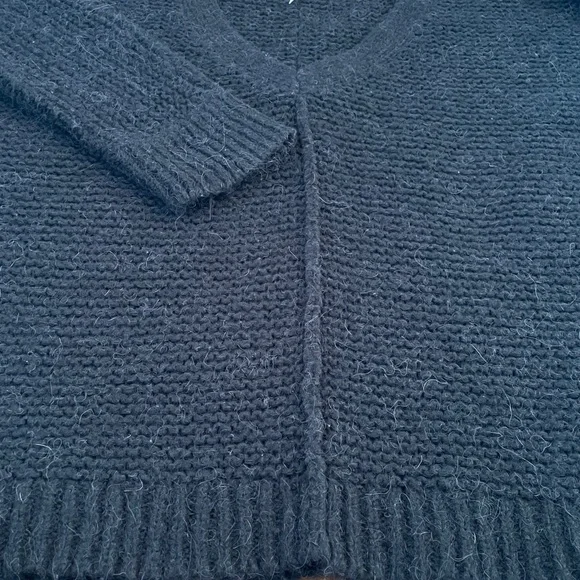 FREE PEOPLE ALPACA WOOL KNIT SWEATER Size L
Black
Like new - Picture 4 of 10